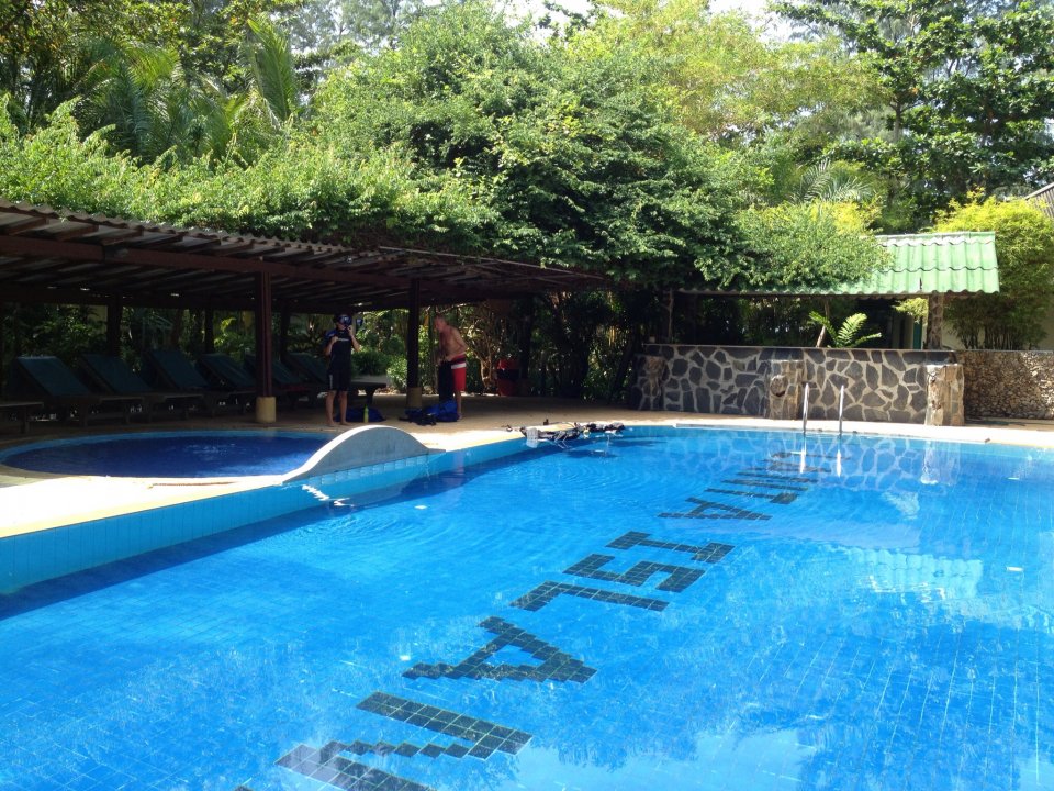 Pool at Lanta Island Resort Lanta we use for PADI Open Water Courses