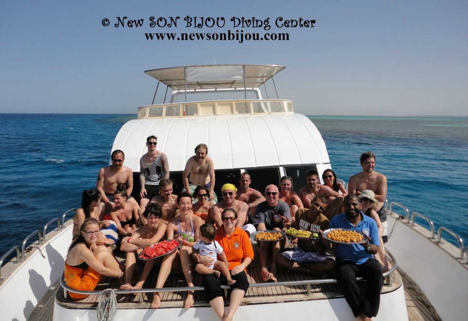 group photo of our lovely divers and snorklers