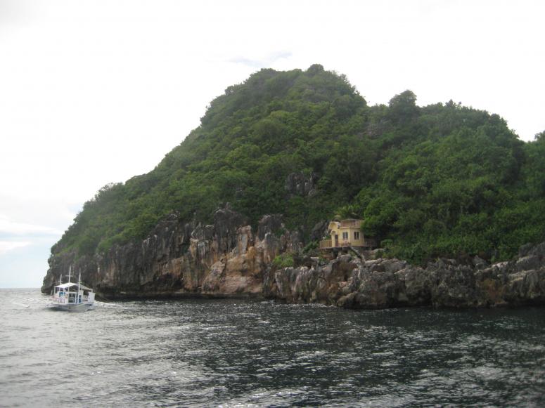 Arriving at Gato Island