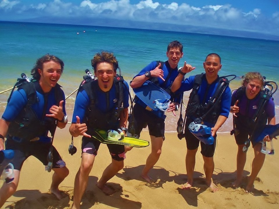 Group on Beach ready for diving !